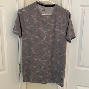 Old Navy gray camo active shirt size medium